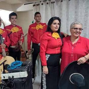 dia de la madre serenata